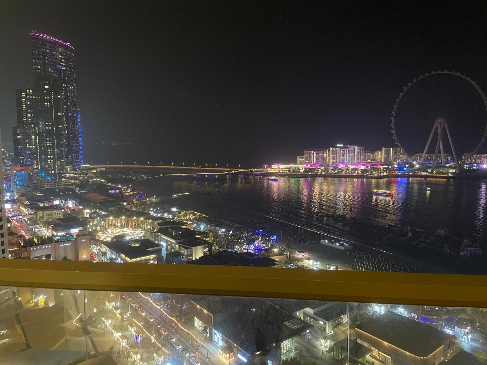 Jbr Beachfront Luxe Sea Facing Appartement