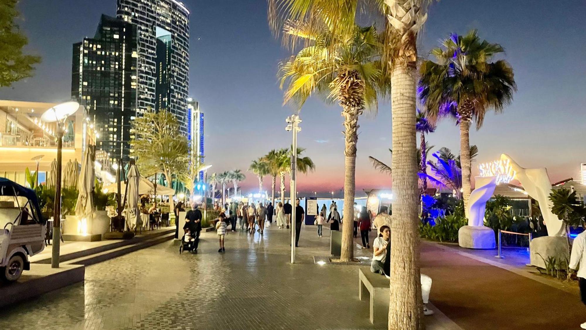 Jbr Beachfront Luxe Sea Facing Appartement Dubai