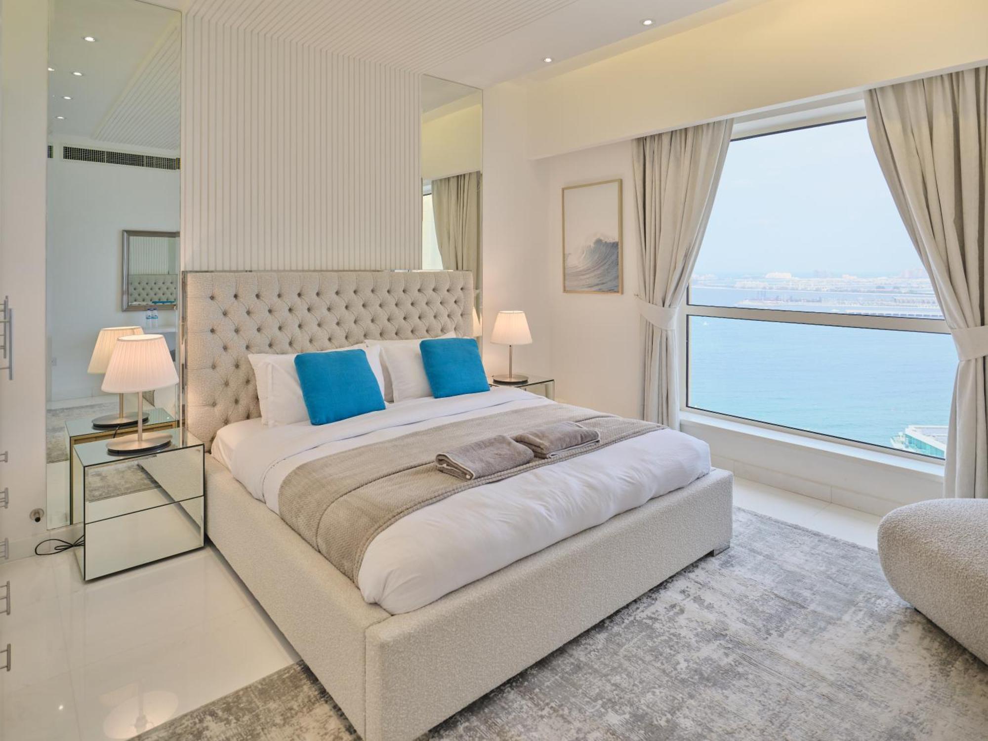 Jbr Beachfront Luxe Sea Facing Appartement